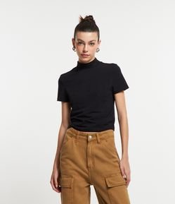 Blusa Cropped Básica em Algodão Justinha e com Gola Alta