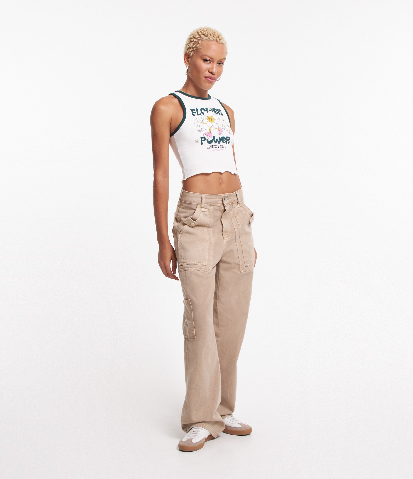 Blusa Regata em Ribana com Estampa Flower Power e Frufru na Barra Branco 2