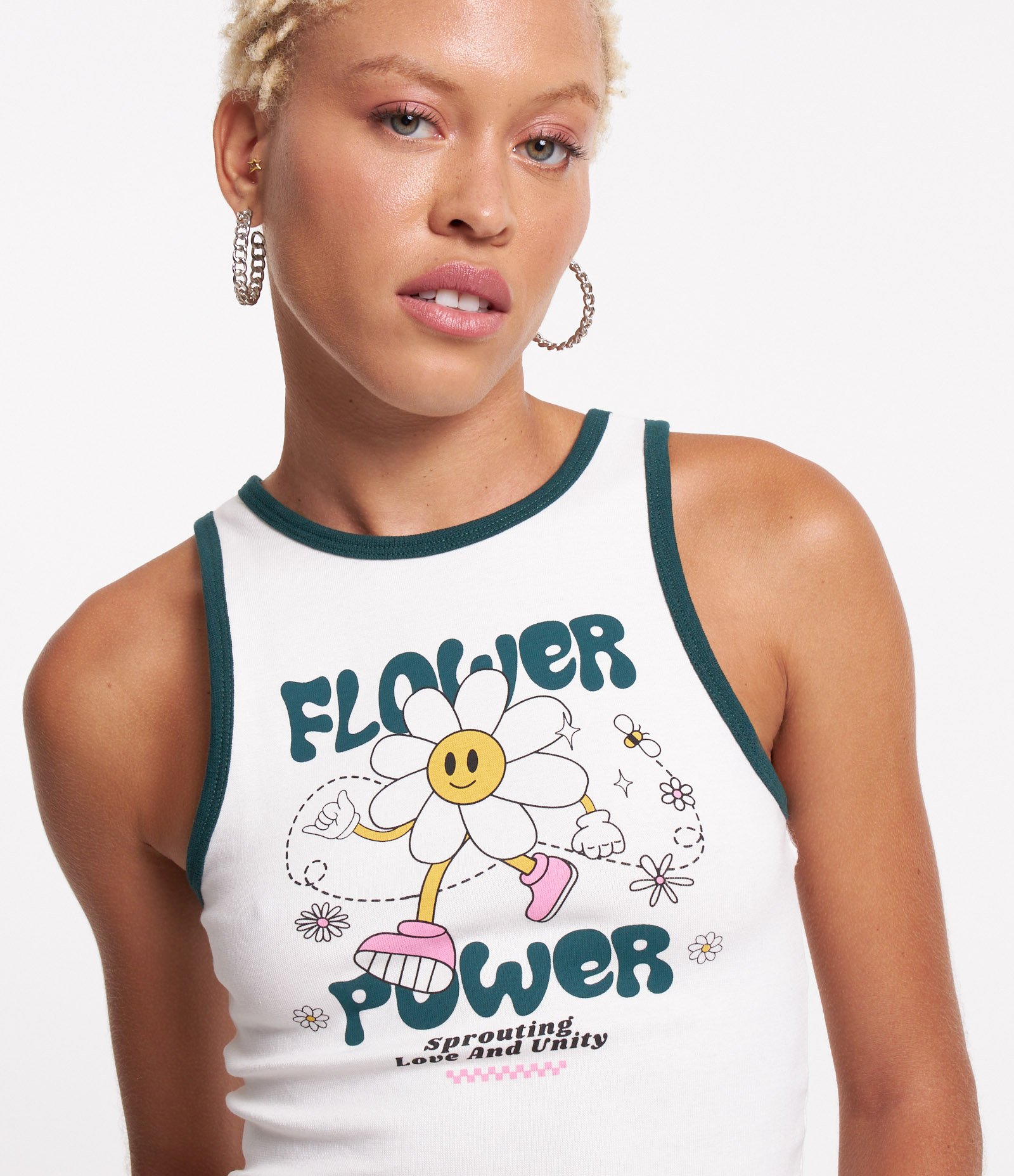 Blusa Regata em Ribana com Estampa Flower Power e Frufru na Barra Branco 4