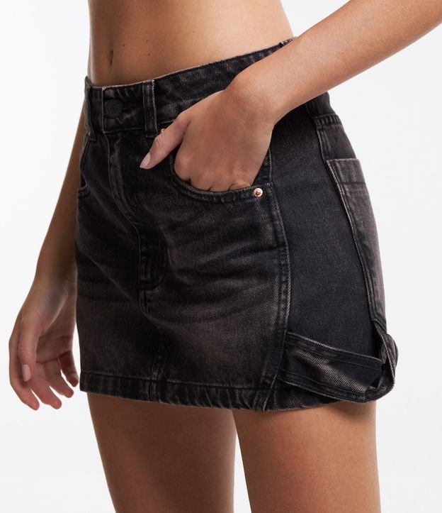 Saia Curta em Jeans Dirty Washed com Recorte na Barra Preto Estonado 4