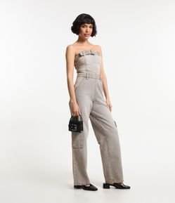 Macacão Tomara Que Caia Jeans com Cinto e Fivela no Decote