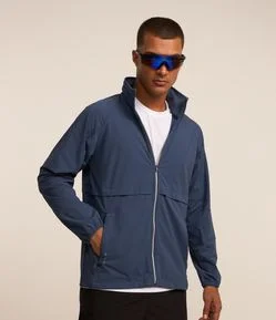 Jaqueta Esportiva com Capuz e Recortes