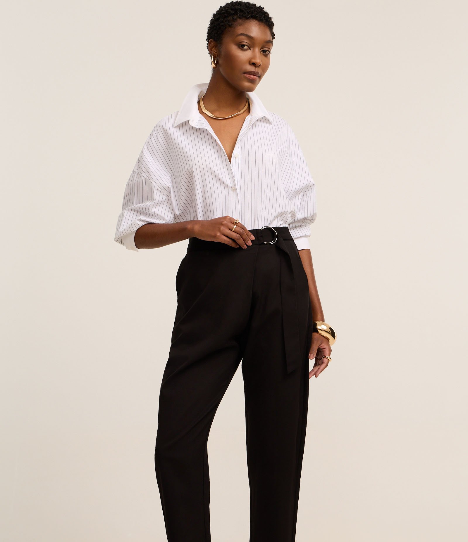 Calça Cenoura em Alfaiataria com Transpasse e Argola na Cintura Preto 1