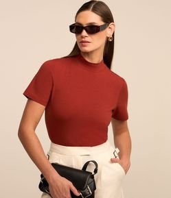 Blusa Básica em Algodão com Gola Alta