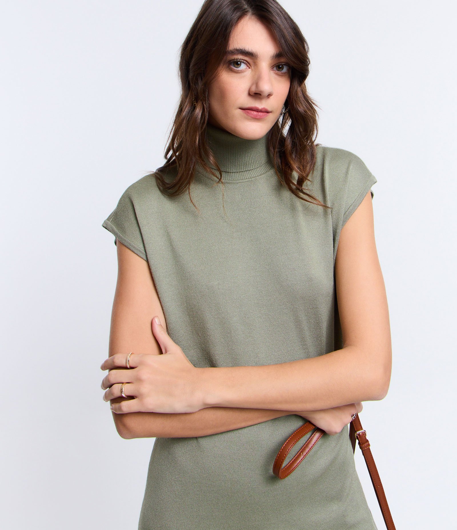 Vestido Midi em Tricô com Gola Alta e Manga Curta Sem Cava 2