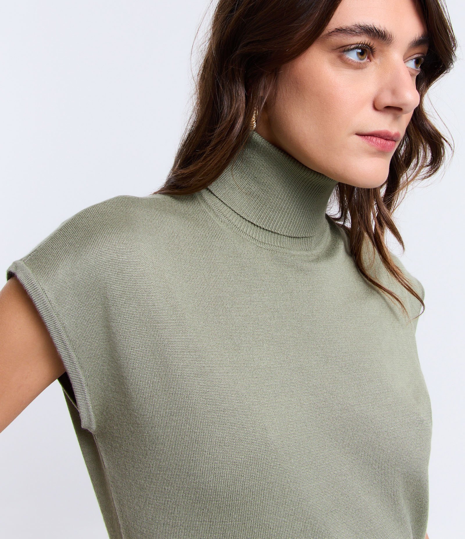 Vestido Midi em Tricô com Gola Alta e Manga Curta Sem Cava 3