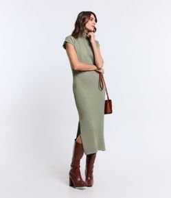 Vestido Midi em Tricô com Gola Alta e Manga Curta Sem Cava