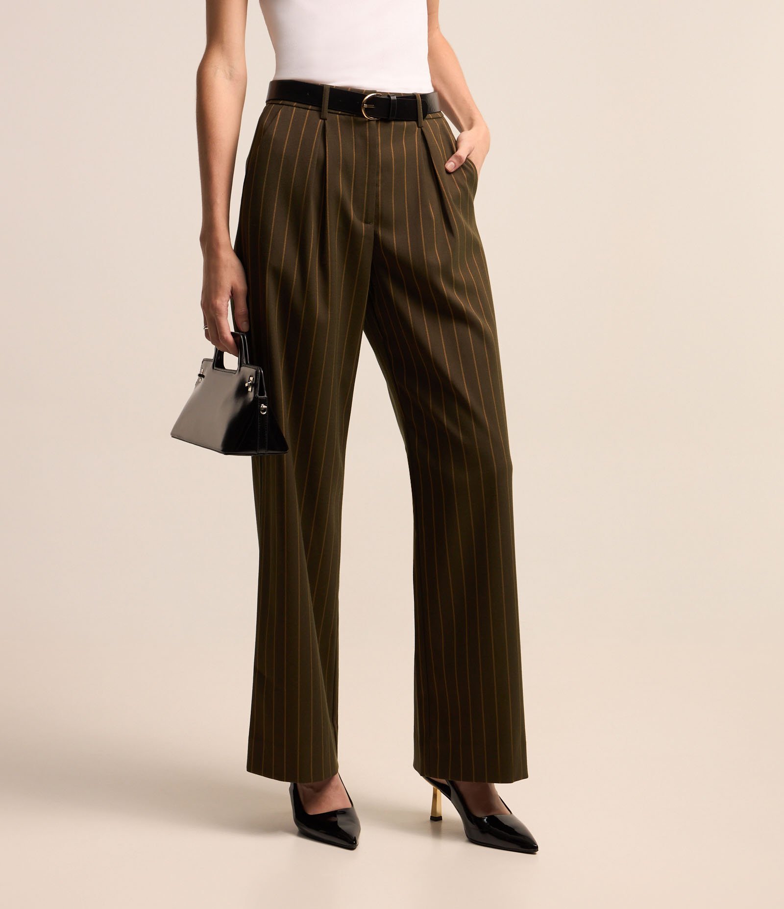 Calça Wide Leg Alfaiatada com Cinto Fivel e Pregas Verde Musgo 3