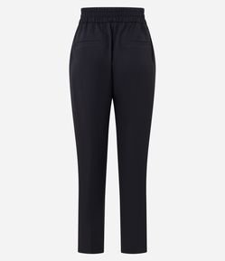 Calça Cenoura Alfaiatada com Pregas no Cós e Abotoamento