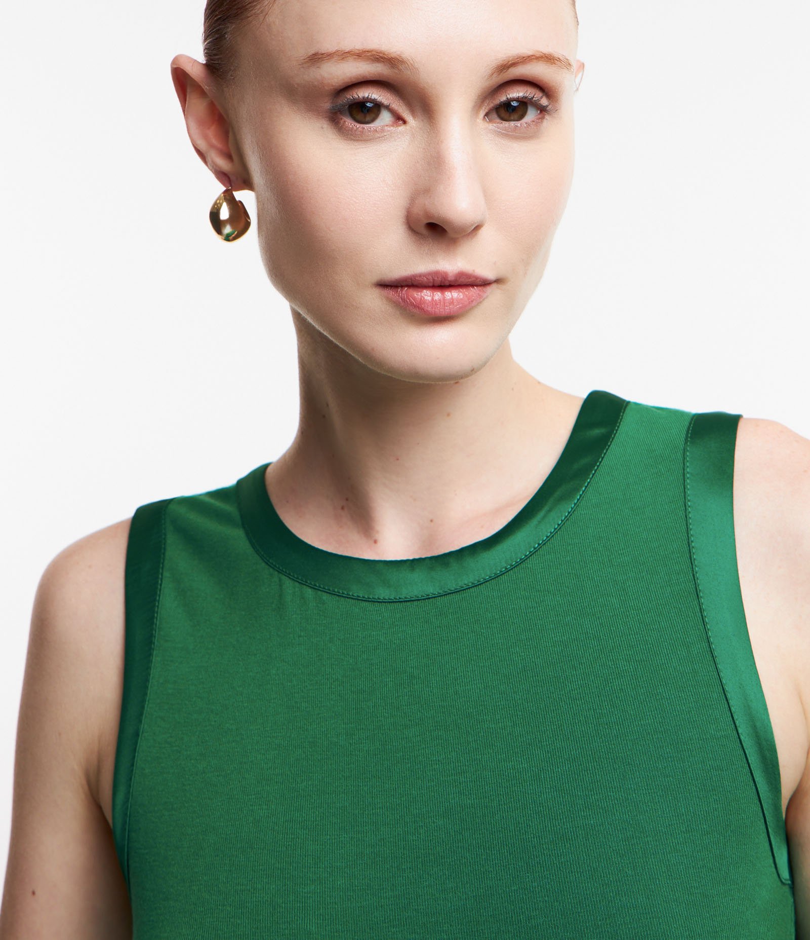 Blusa em Viscose com Cava Acetinada Verde Escuro 4