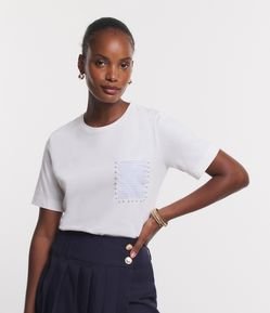 Camiseta em Meia Malha com Bolsinho Estampado