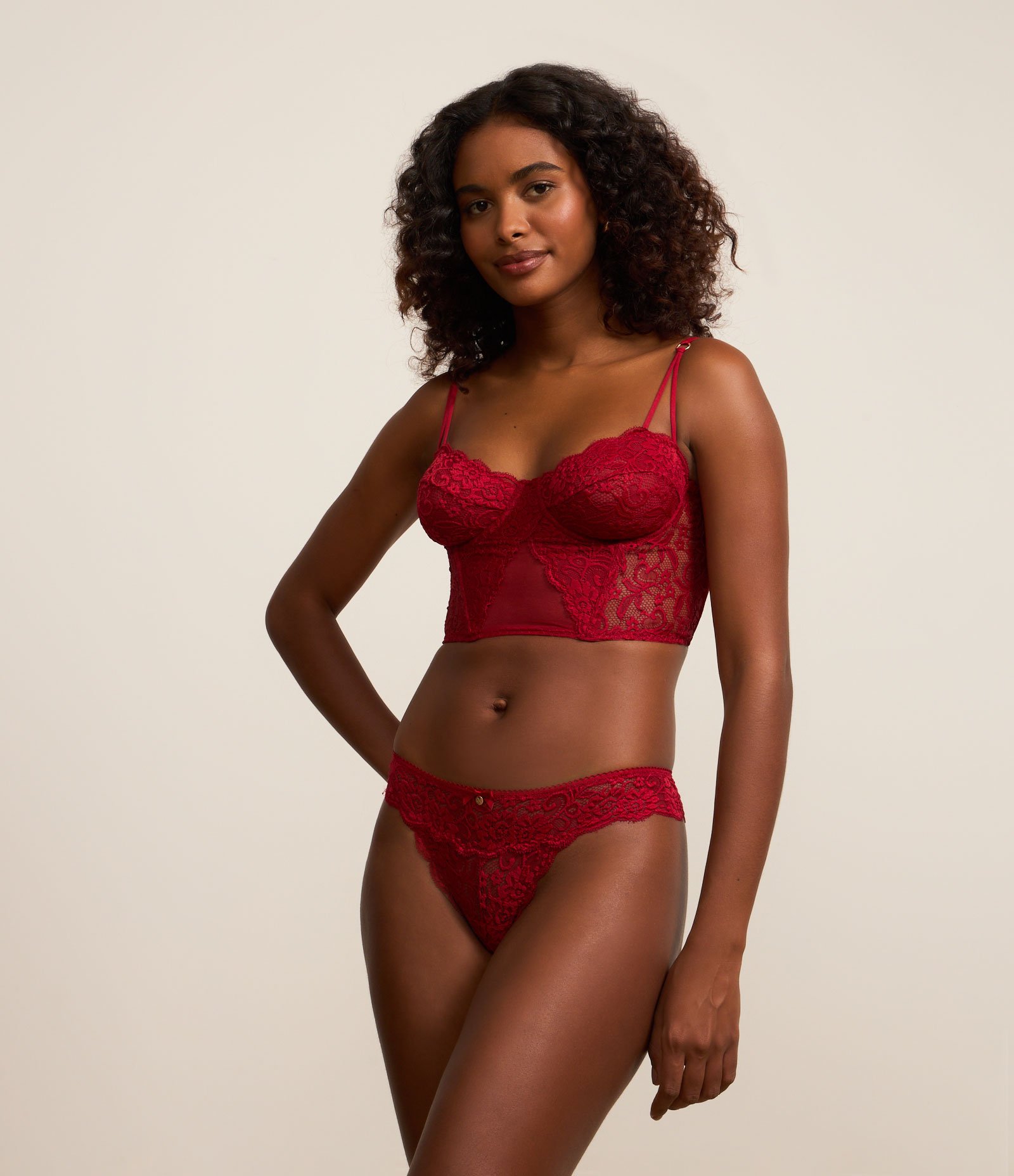 Calcinha Biquíni Fio em Renda Floral Vermelho 1