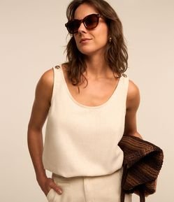 Blusa sem Manga em Viscolinho com Botão no Ombro