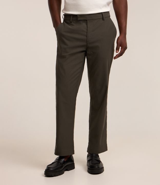 Calça Reta Cropped em Sarja e Cós com Passantes