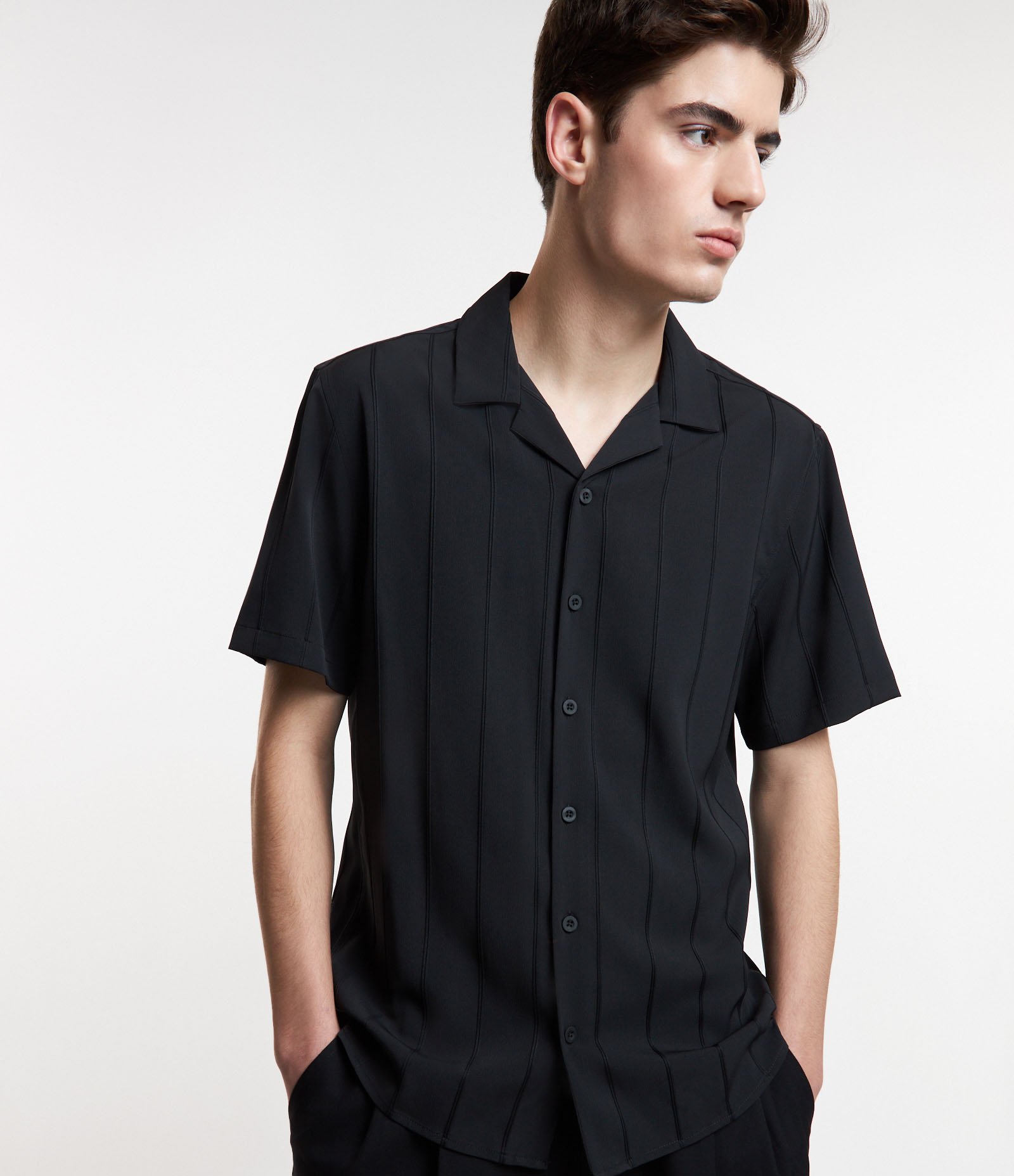 Camisa em Jacquard com Listras Verticais Duplas Preto 1