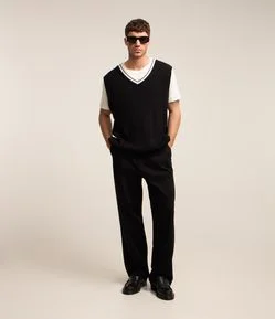 Calça Alfaiatada em Sarja com Pregas e Bolsos