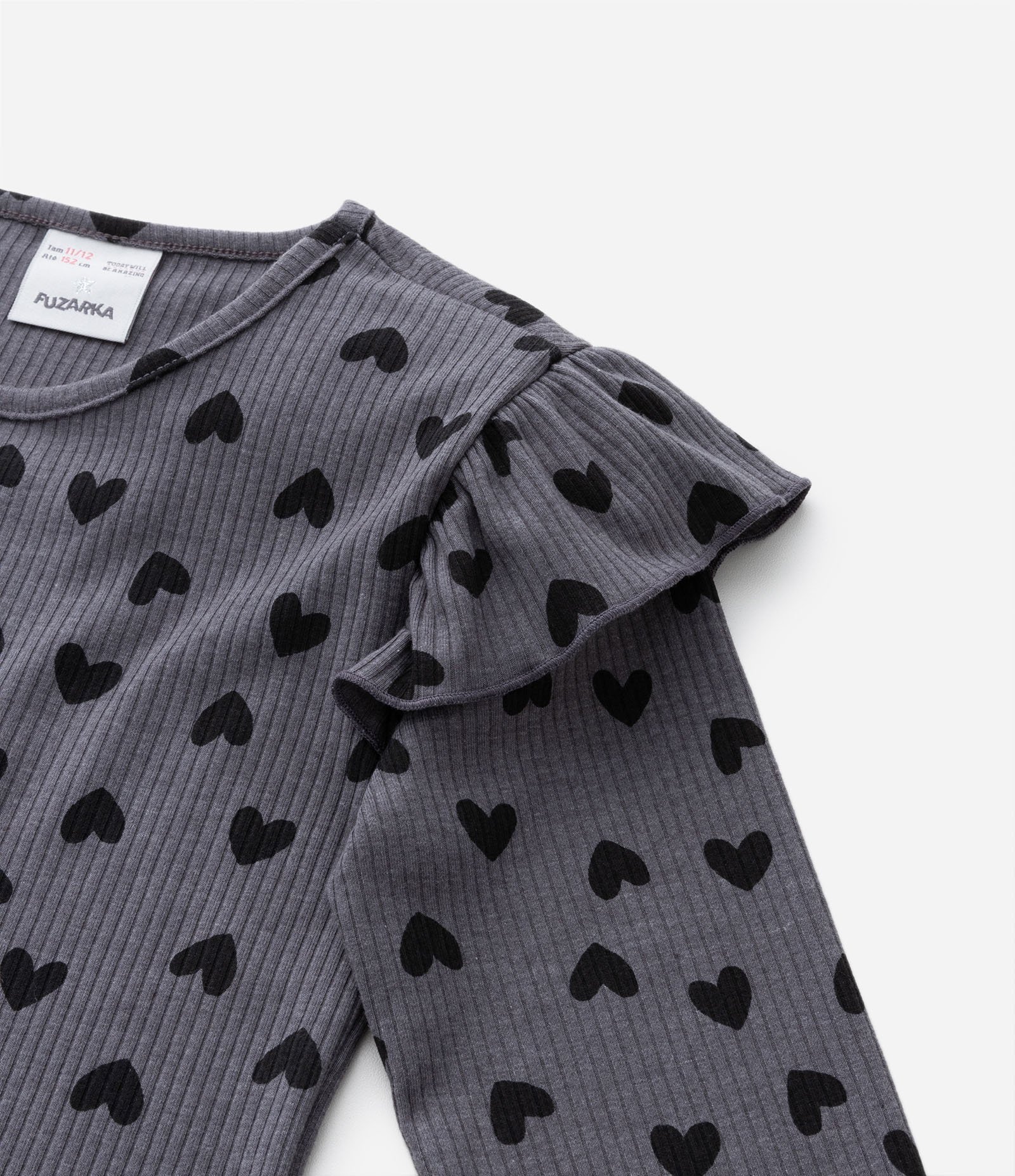 Blusa Infantil com Babados e Corações Estampados - Tam 05 a 14 Anos Cinza 4