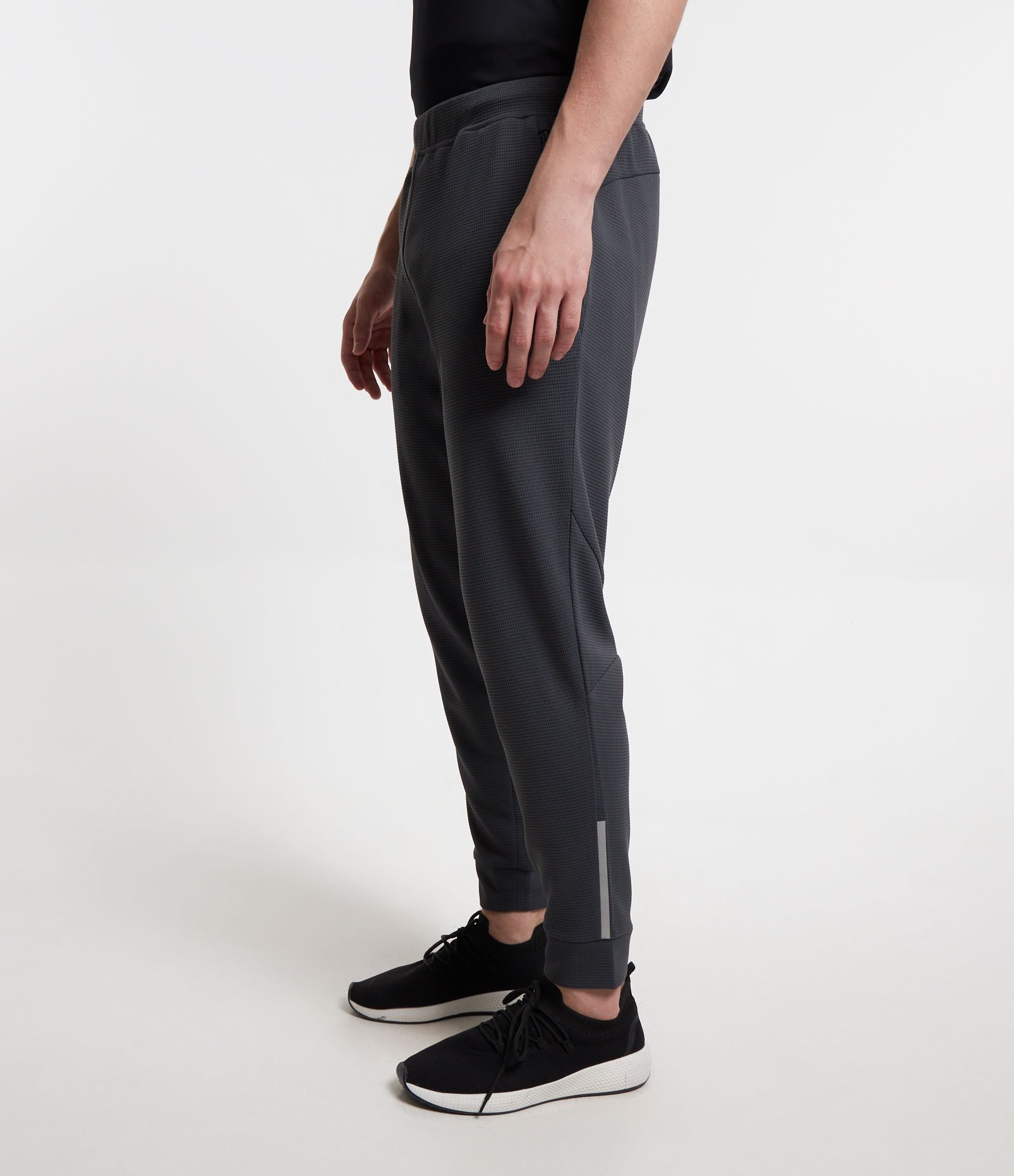 Calça Esportiva em Tecido Texturizado com Zíper nos Bolsos 5