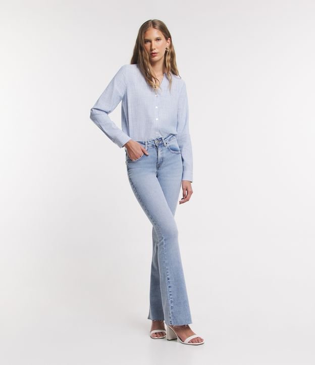 Calça Bootcut Jeans com Bolso Diferenciado Azul Claro