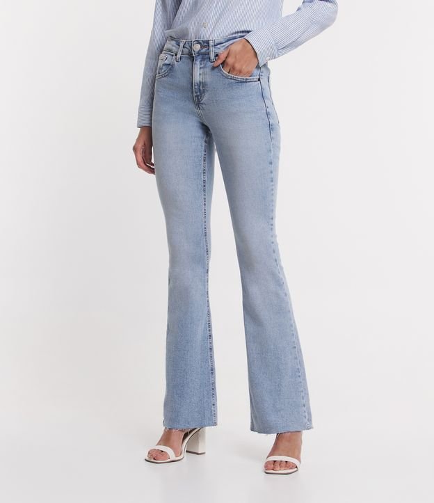 Calça Bootcut Jeans com Bolso Diferenciado Azul Claro 2