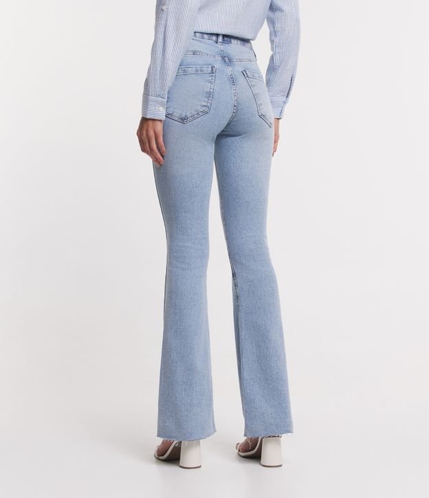 Calça Bootcut Jeans com Bolso Diferenciado Azul Claro 3
