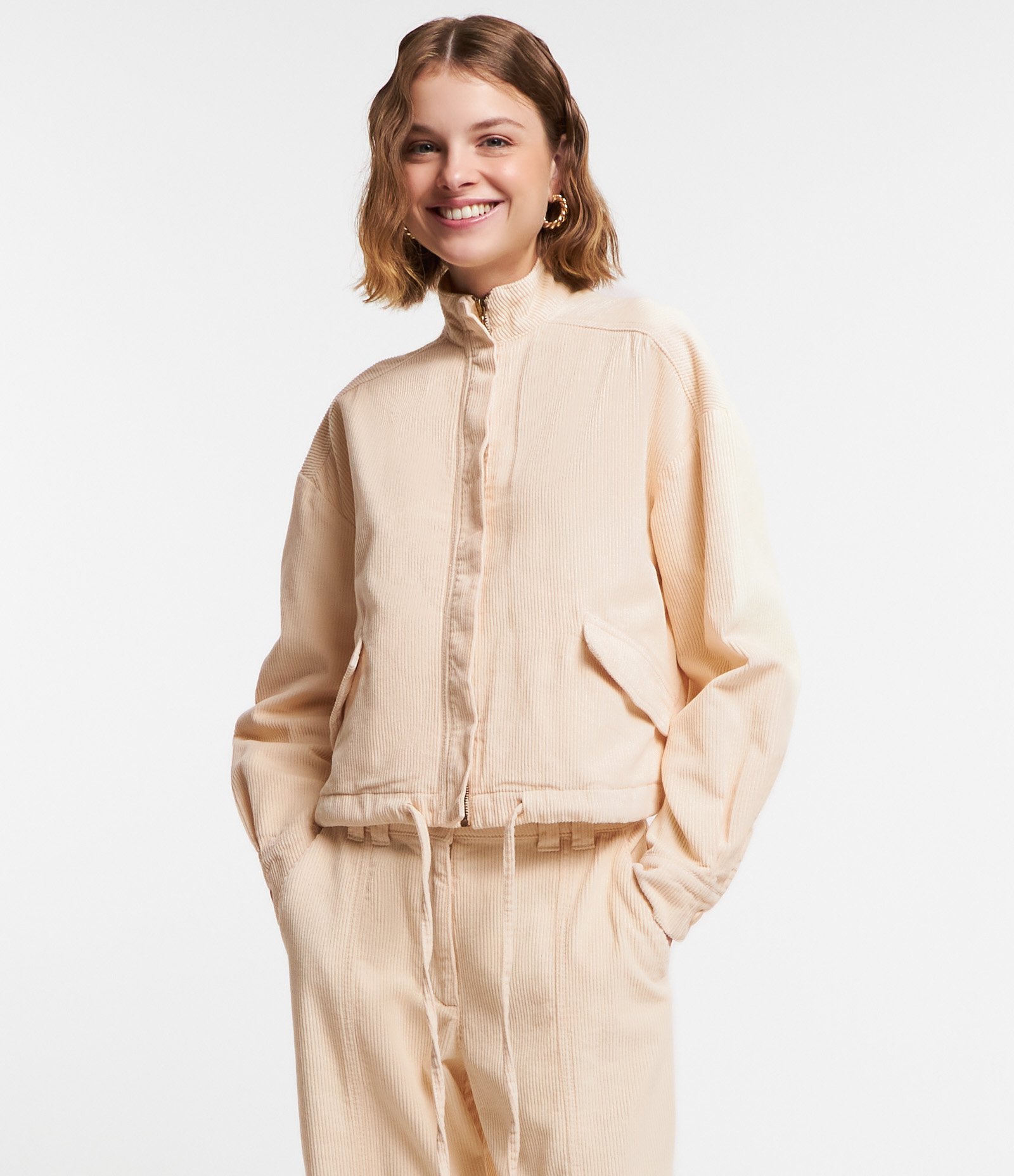 Jaqueta Bomber em Veludo Cotele com Bolsos de Lapela Bege 1