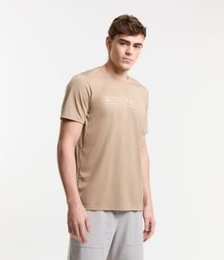 Camiseta em Tecnologia Dry com Estampa Lettering