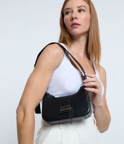 Bolsa Baguete Pequena com Lapela e Fechamento Diferenciado Metálico
