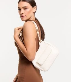 Bolsa Shoulder Média com Alça em Corrente e Textura Matelassê