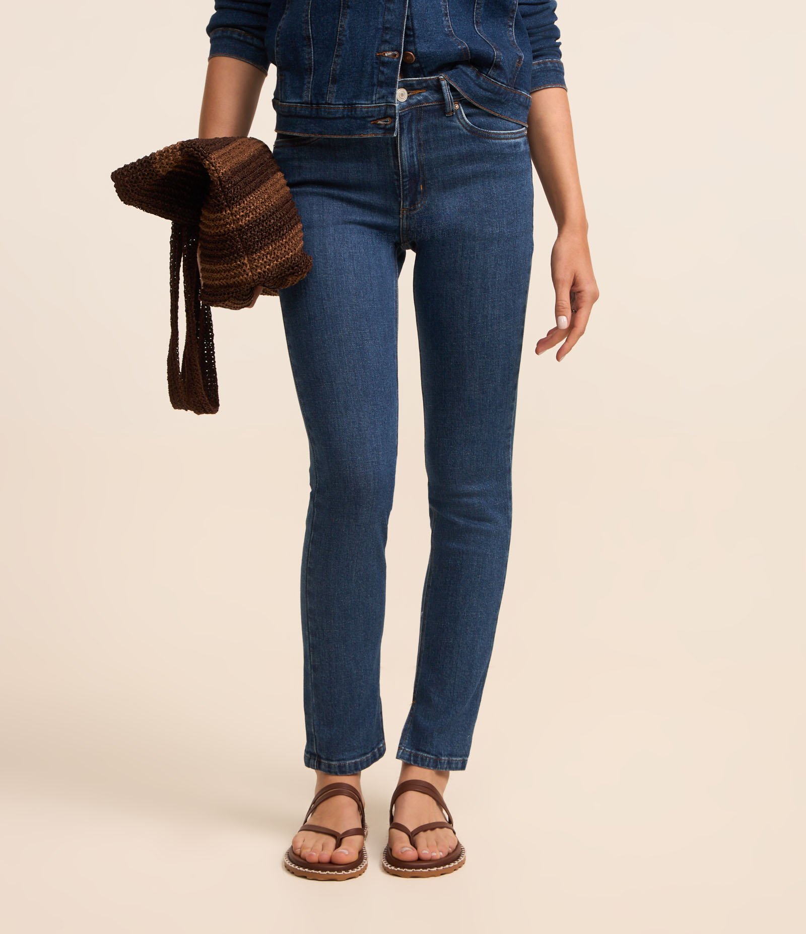 Calça Slim em Jeans com Fendinha na Barra Azul 2