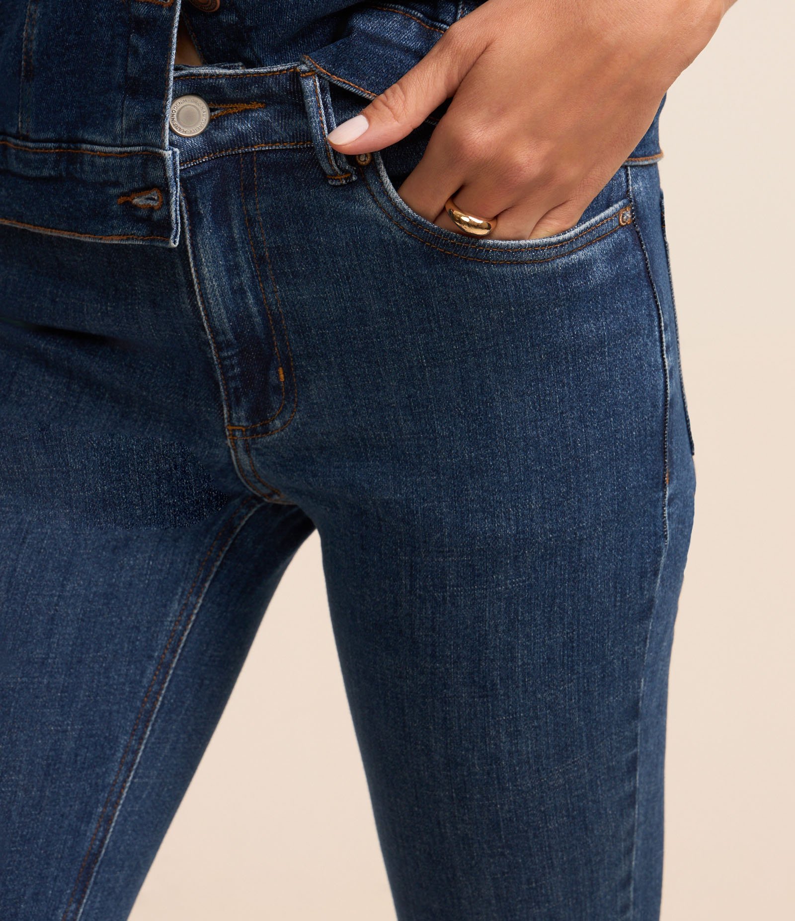 Calça Slim em Jeans com Fendinha na Barra Azul 4
