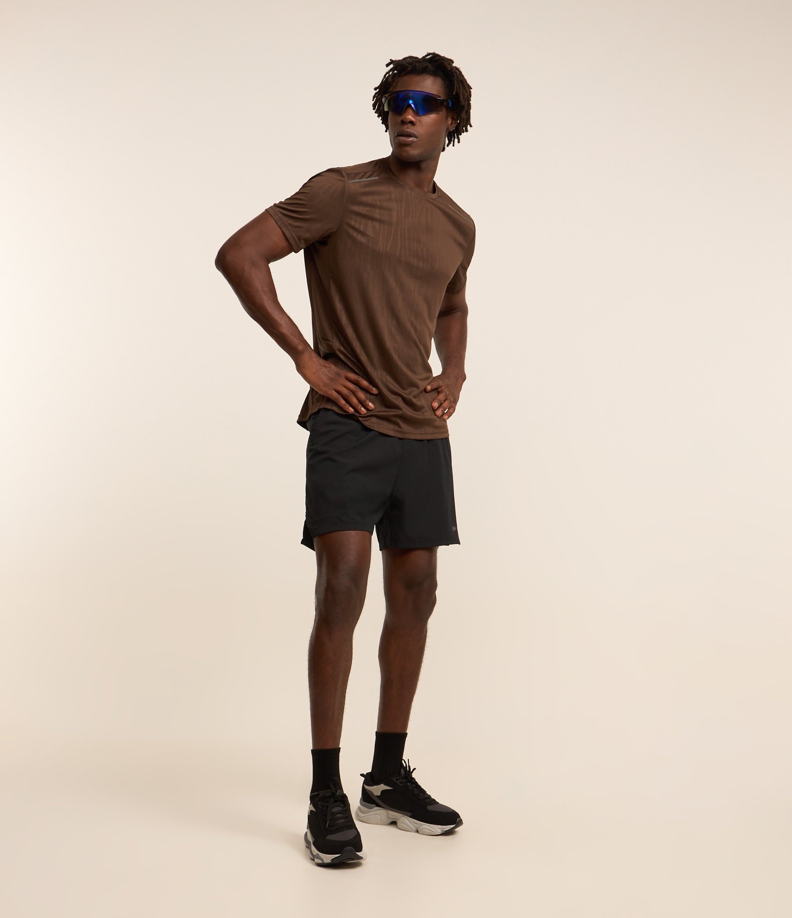 Bermuda Esportiva com Short de Compressão Preto 1