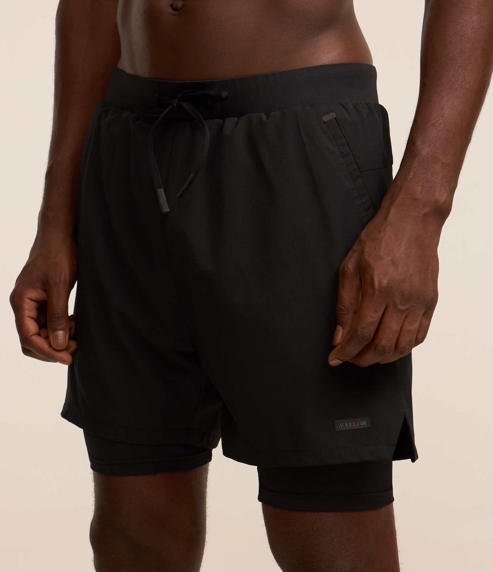 Bermuda Esportiva com Short de Compressão Preto 2