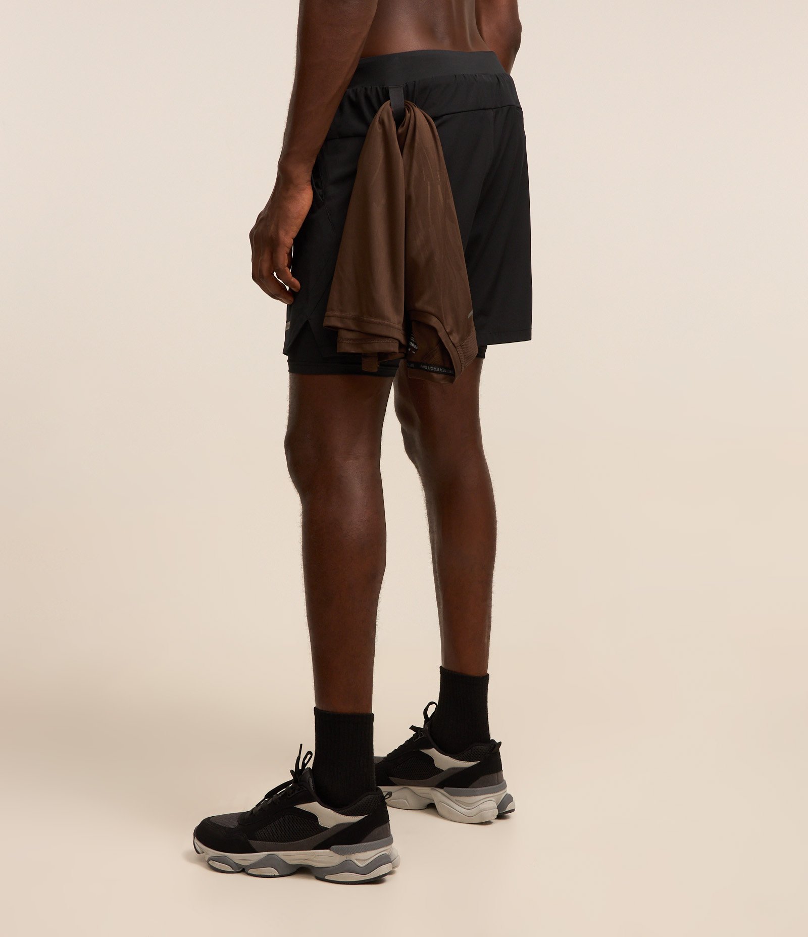 Bermuda Esportiva com Short de Compressão Preto 4