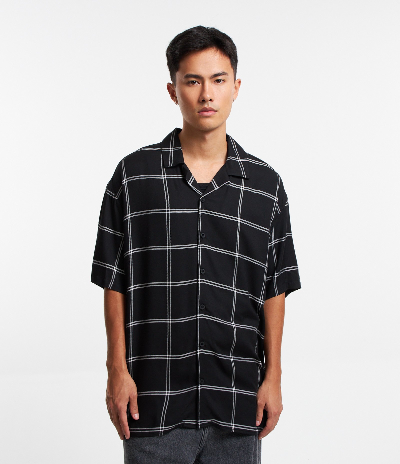 Camisa em Viscose com Botões e Estampa Xadrez Preto 1