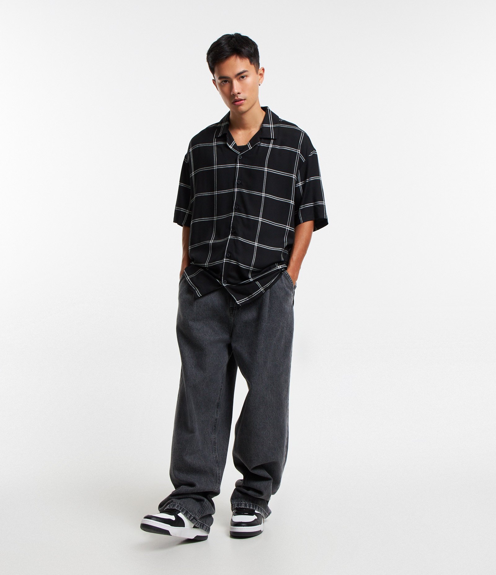 Camisa em Viscose com Botões e Estampa Xadrez Preto 2