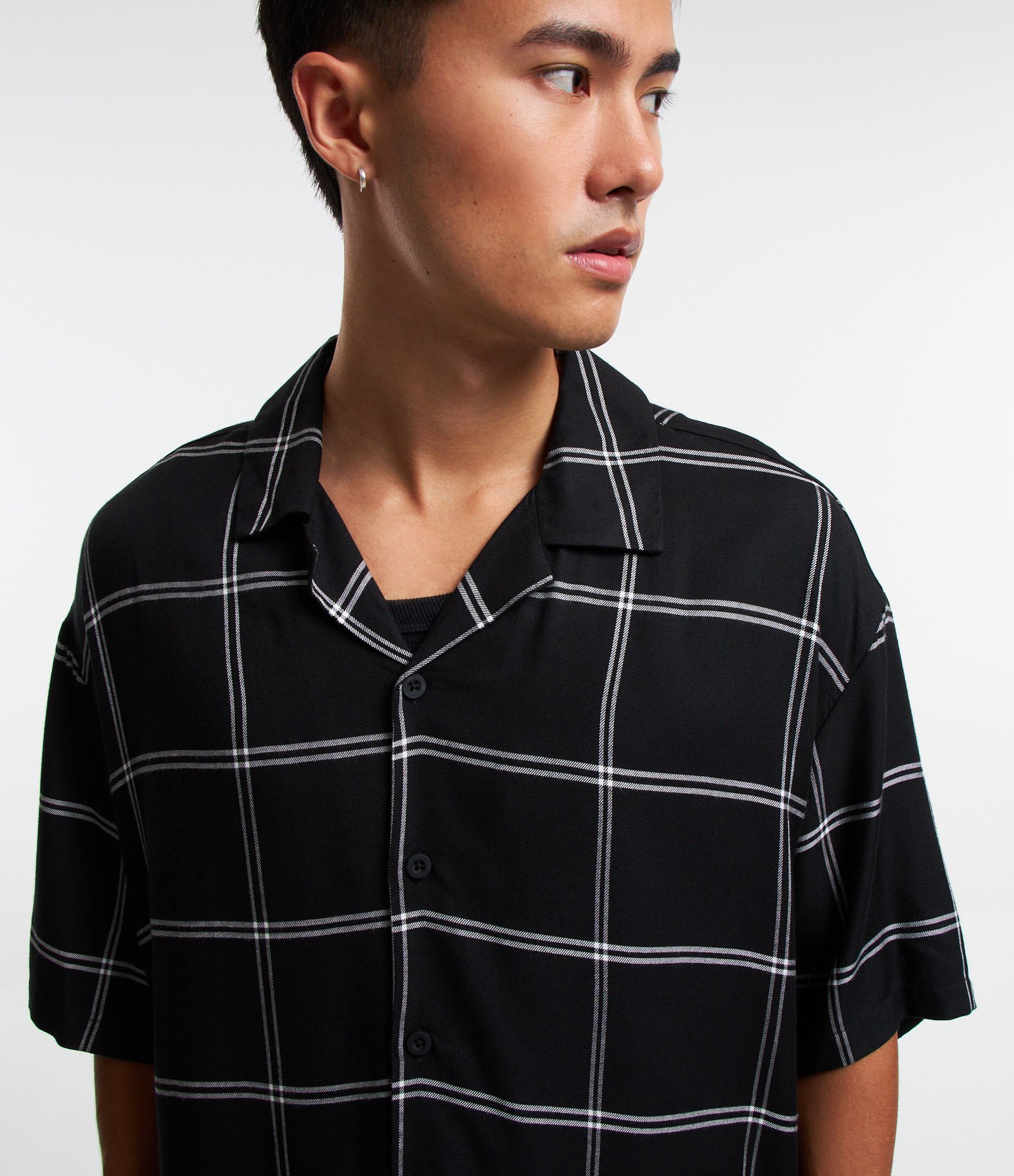 Camisa em Viscose com Botões e Estampa Xadrez Preto 4