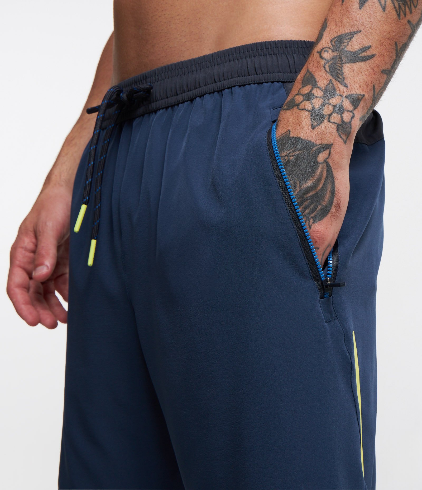 Bermuda Esportiva com Blocos de Cor e Bolsos com Zíper 4