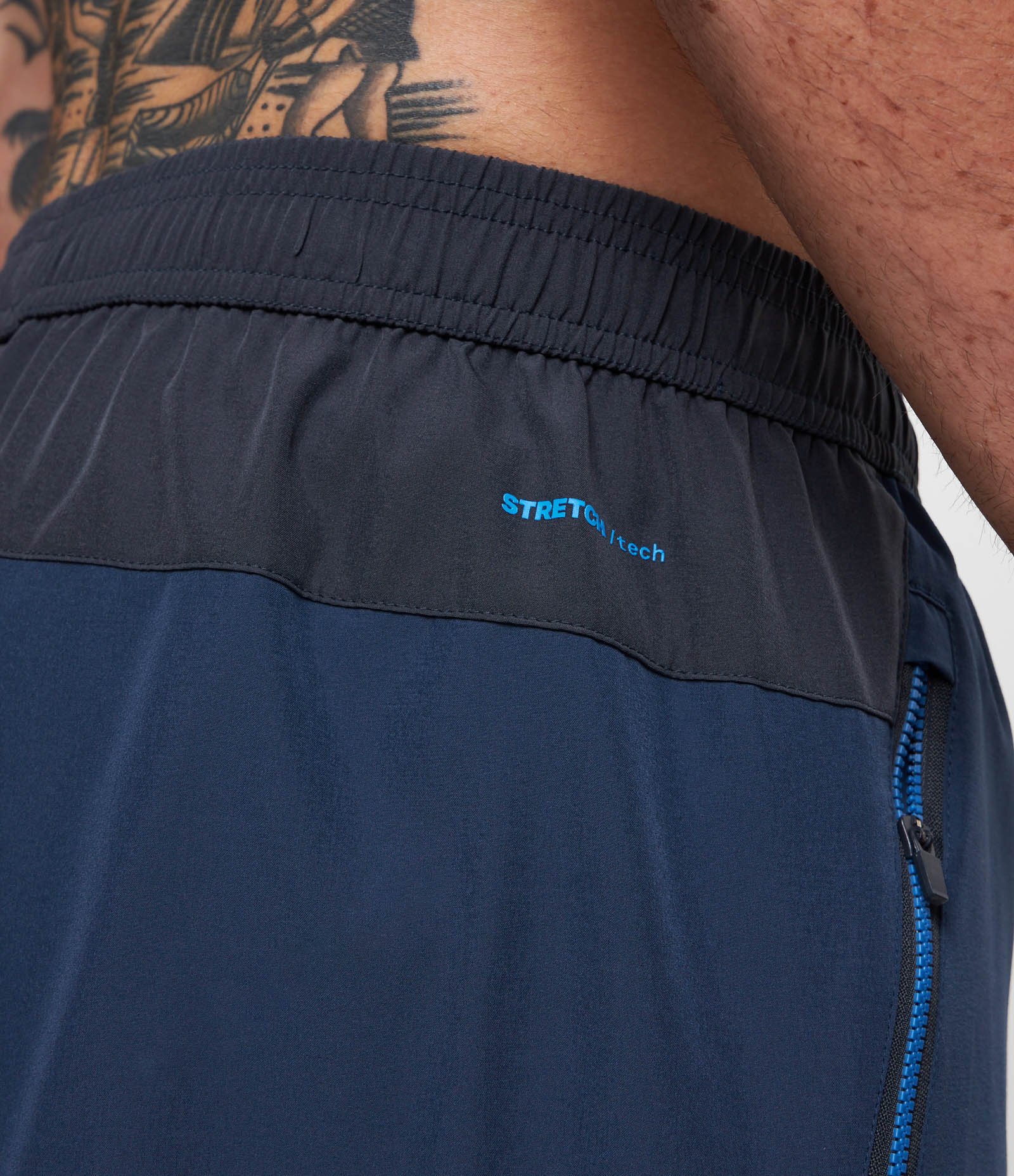 Bermuda Esportiva com Blocos de Cor e Bolsos com Zíper 5