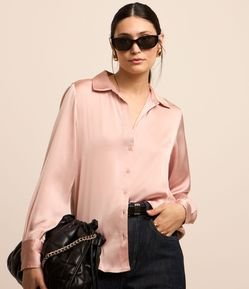 Camisa Acetinada com Abotoamento Frontal