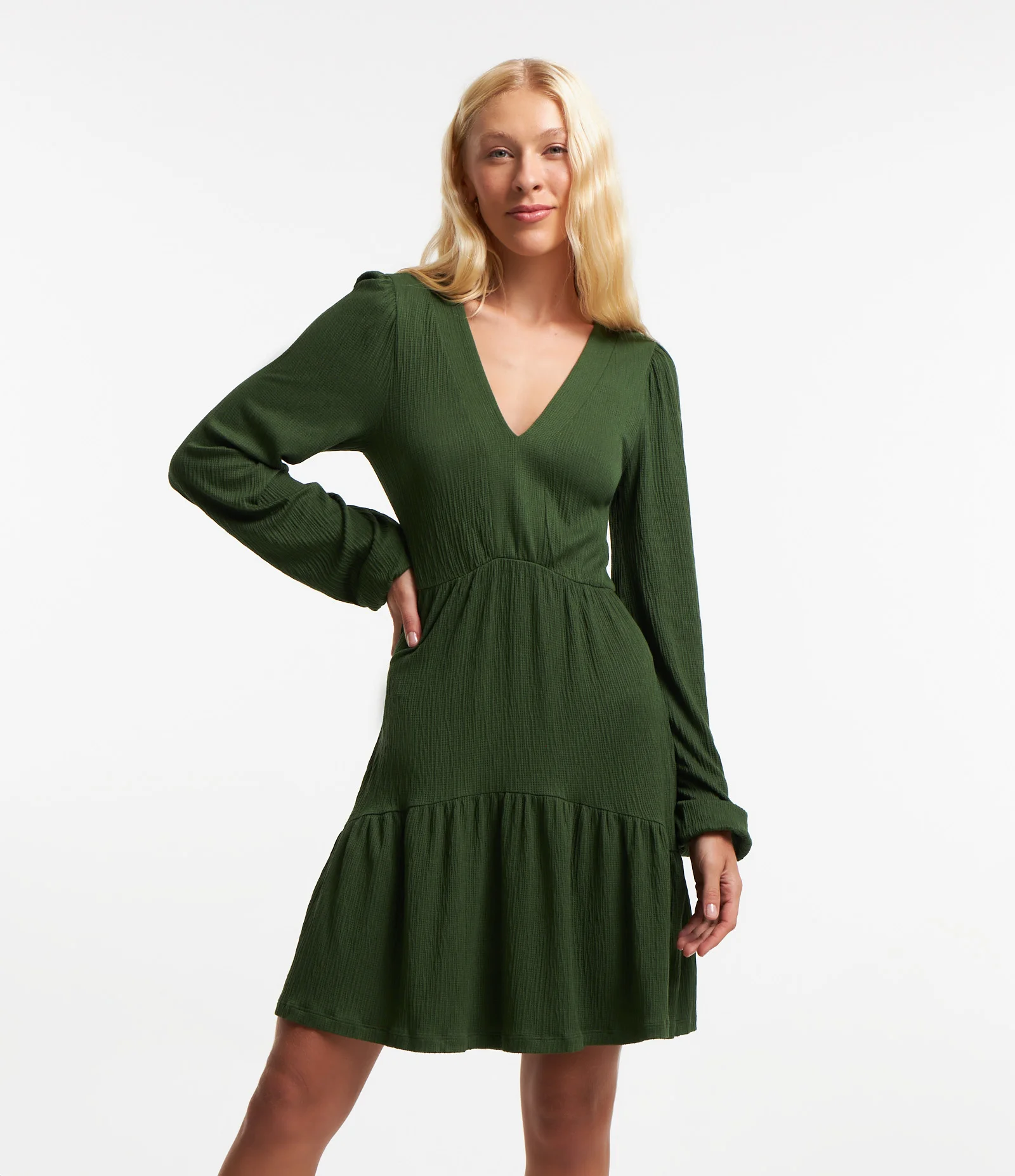 Vestido Curto em Viscose Texturizada com Barra Franzida Verde 1