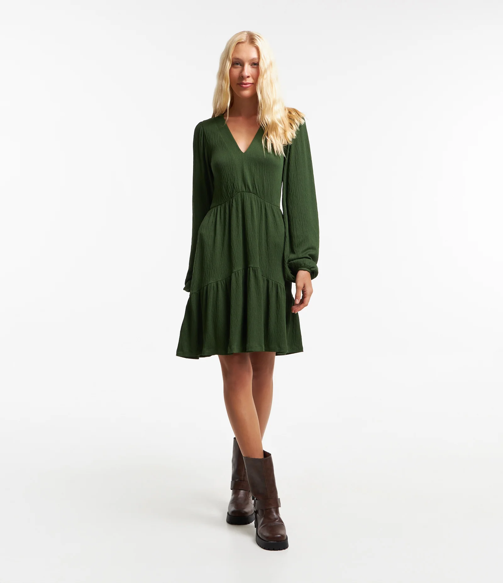 Vestido Curto em Viscose Texturizada com Barra Franzida Verde 2