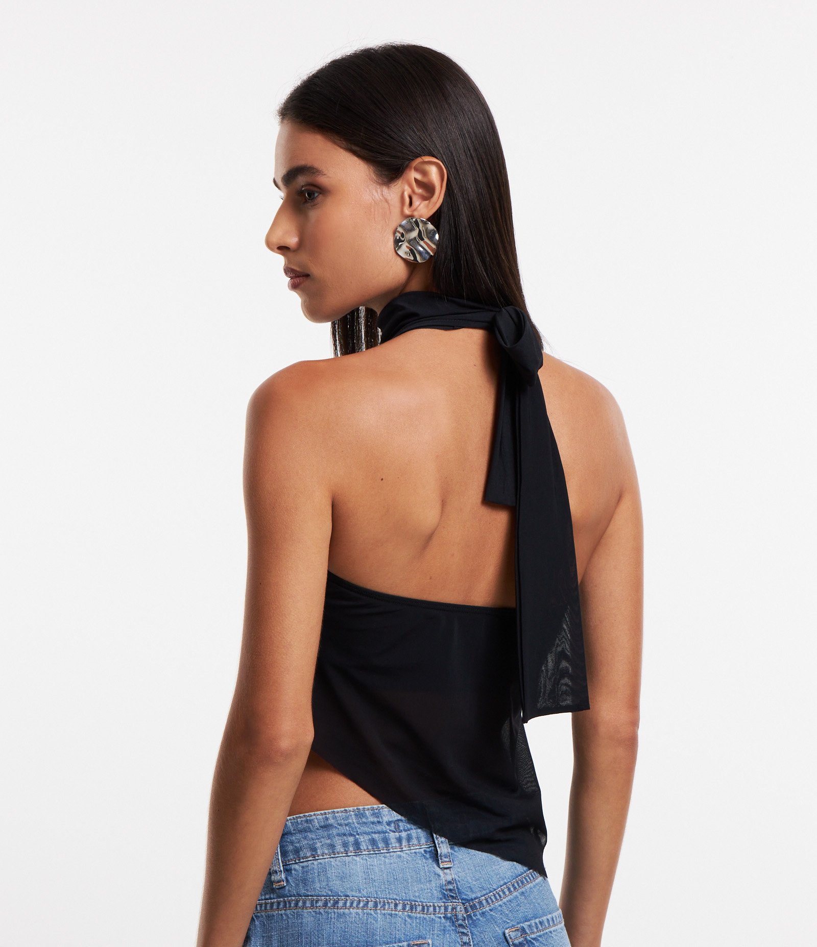 Blusa Cropped em Tule com Decote Halter e Barra Assimétrica Preto 3