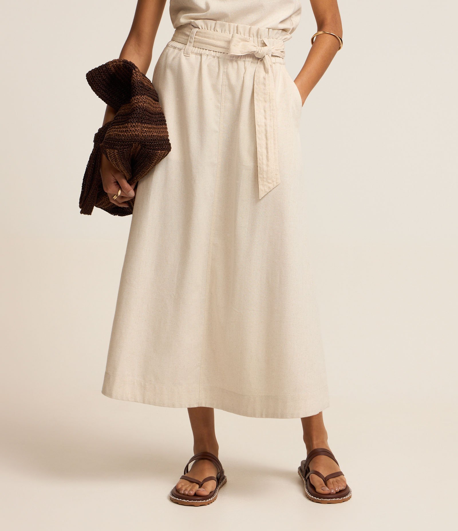 Saia Midi Clochard em Viscolinho com Cinto Faixa Off White 1