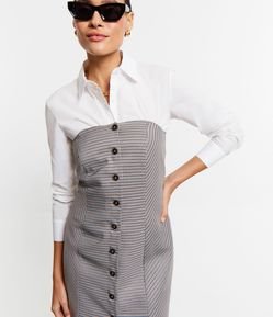 Vestido Tomara que Caia Alfaiatado com Abotoamento e Estampa Xadrez