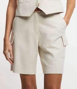 Bermuda Cargo m Tricoline com Cinto Fivela e Bolsos Laterais