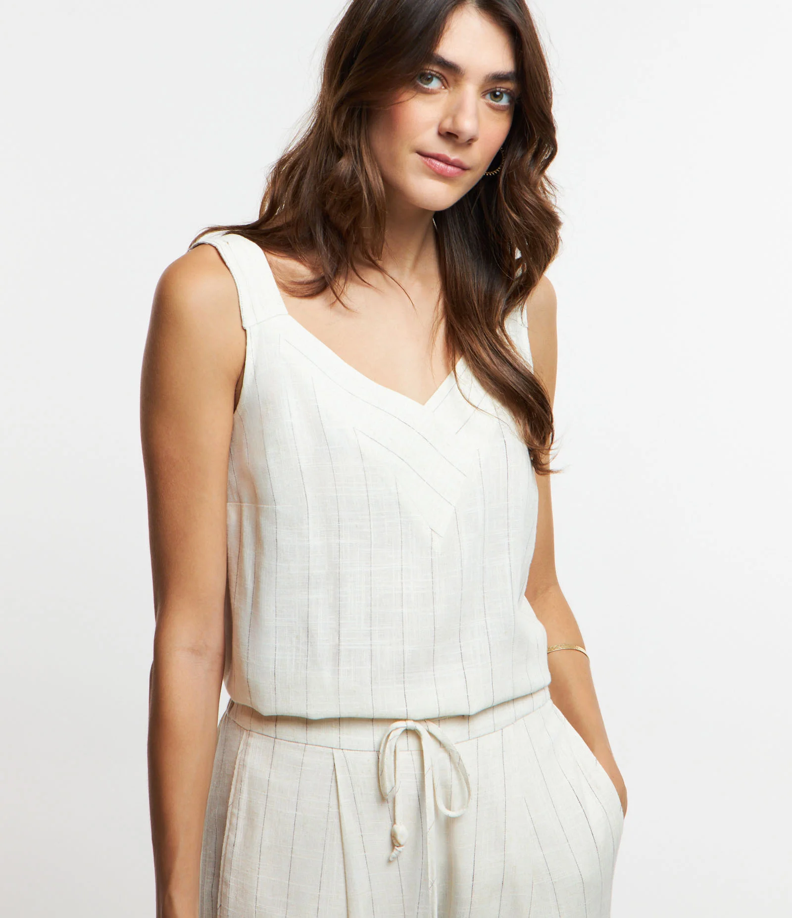 Blusa Regata em Viscolinho com Decote V Transpassado Off White 1