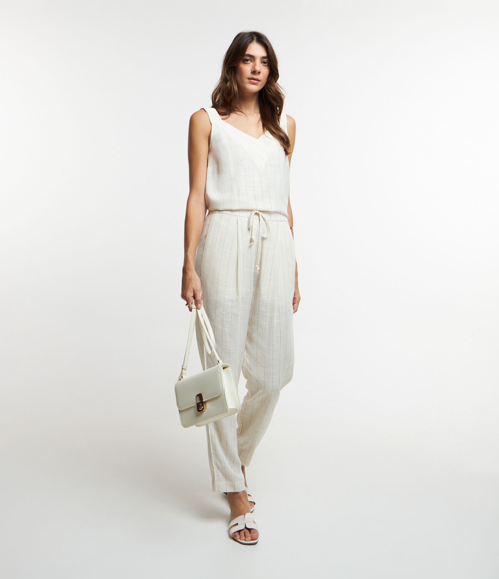 Blusa Regata em Viscolinho com Decote V Transpassado Off White 2