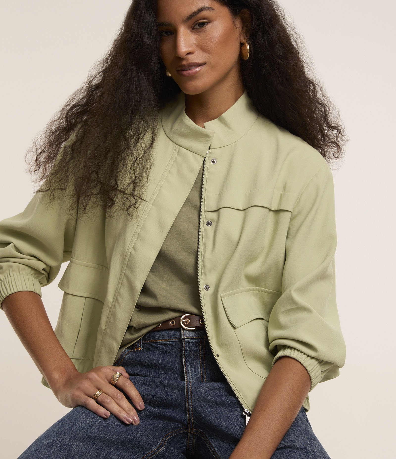 Jaqueta Bomber em Viscose com Bolsos Lapela e Pespontos Contrastantes Verde Claro 1