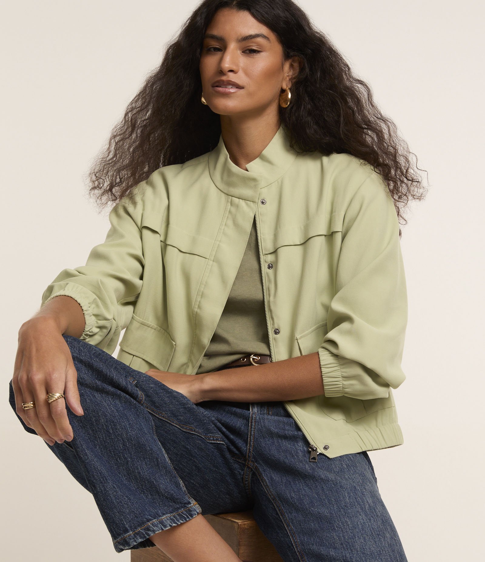 Jaqueta Bomber em Viscose com Bolsos Lapela e Pespontos Contrastantes Verde Claro 7